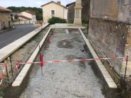 Pose d’une bordure en pavés à Saint Romain