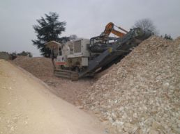 Travaux de concassage et criblage des déchets