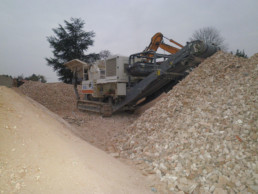 Travaux de concassage et criblage des déchets